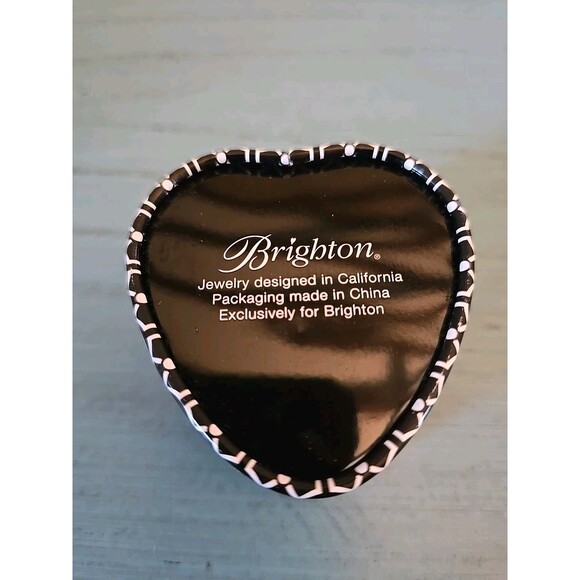 Brighton Jewelry Design Heart Tin 1 inch × 1/2 Inch, A Keepsake Box, Empty Gift - Picture 3 of 7